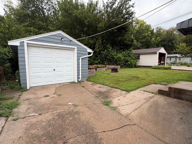 Building Photo - 724 Ratone St