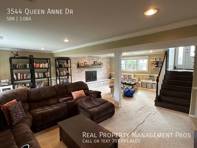 Building Photo - 3544 Queen Anne Dr