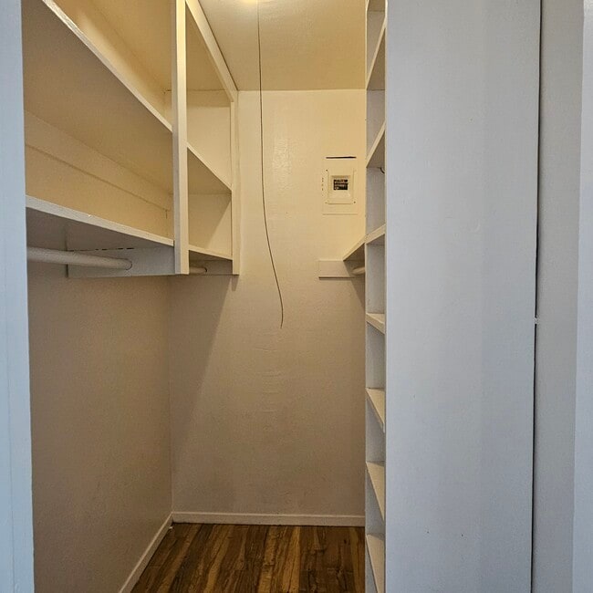 Building Photo - 534 Holly Ln