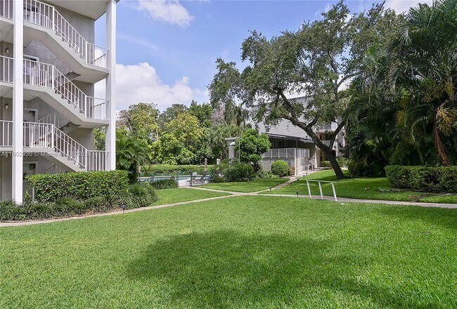 Building Photo - 501 SW 11th Pl