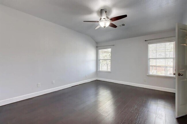 Building Photo - 4208 Rolling Water Dr