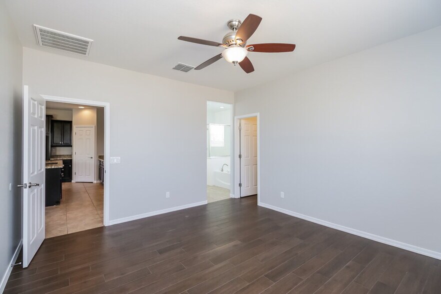 Building Photo - 1642 W Desert Spring Way