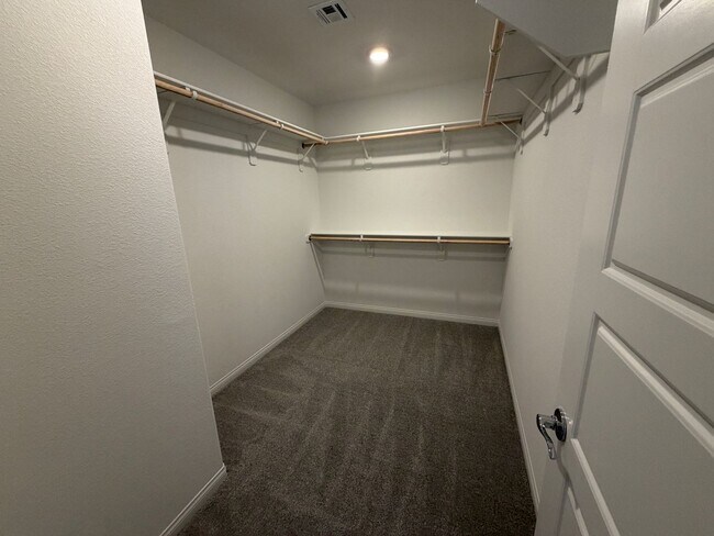 Building Photo - New Build - Never Lived In