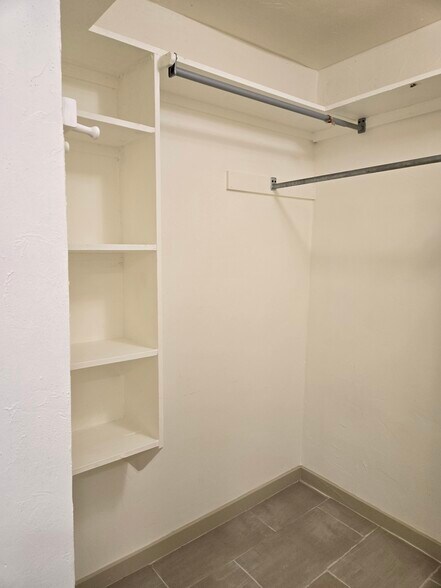 Master walkin closet - 4234 FM 1446