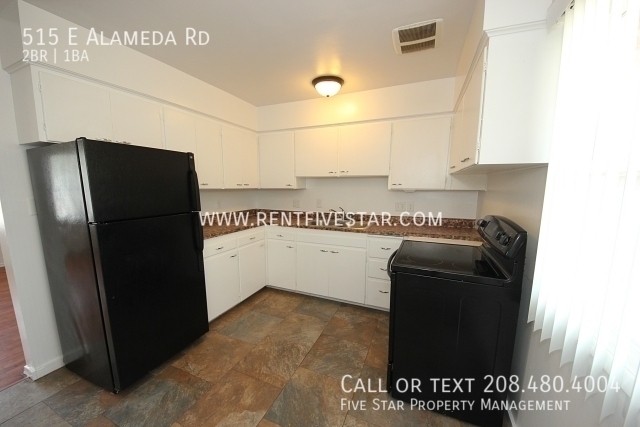 Building Photo - Cozy Upstairs Apartment Available! Visit r...