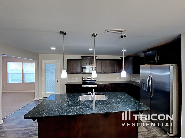 Building Photo - 1082 Bitting Hall Cir