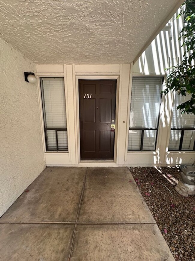 Building Photo - 2 Bedroom condo -w/d- Old Town Scottsdale/...