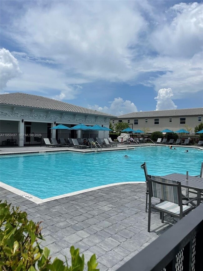 Building Photo - 2610 SE 13th St