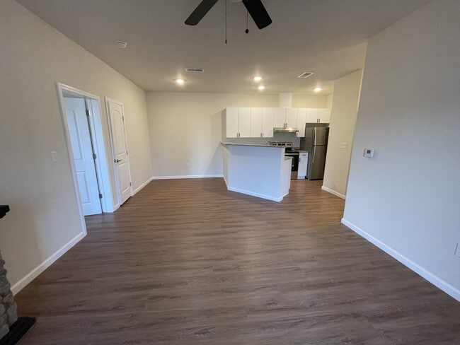 Building Photo - 213 Harmony Mdws Ct