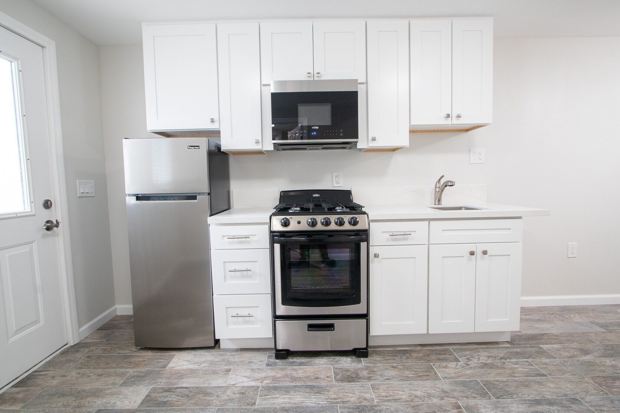 Building Photo - 582 Douglas St