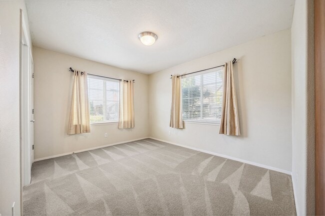 Building Photo - 16884 NW Shadow Hills Ln