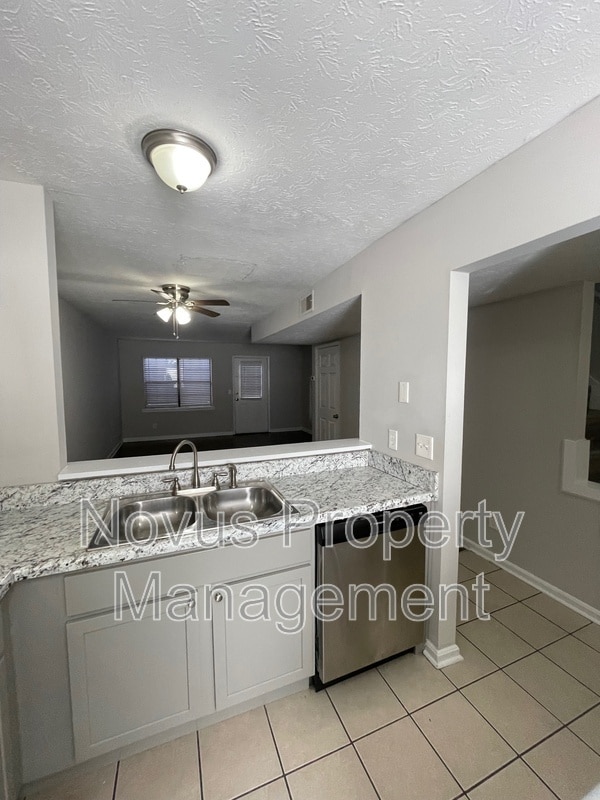 Building Photo - 761 South St