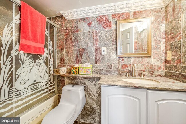 Building Photo - 5101 River Rd