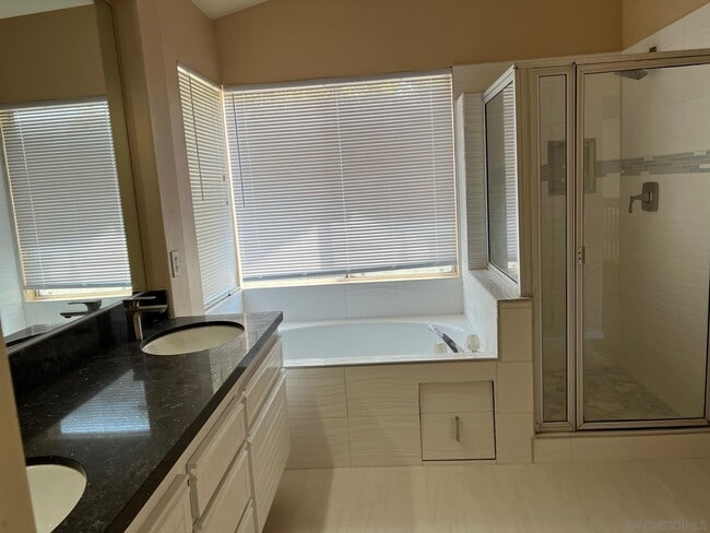 Building Photo - 1370 Montego Ct