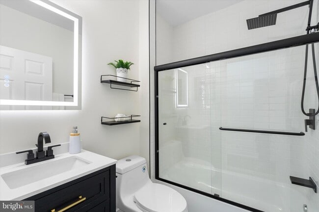 Building Photo - 1129 8th St NE