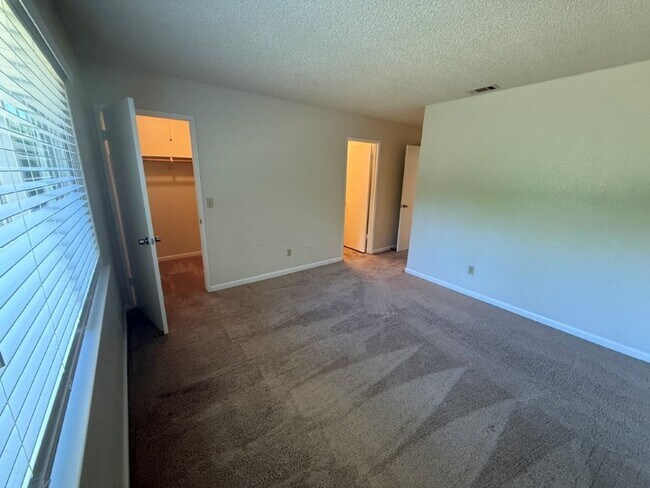 Building Photo - 2766 Applewood Dr