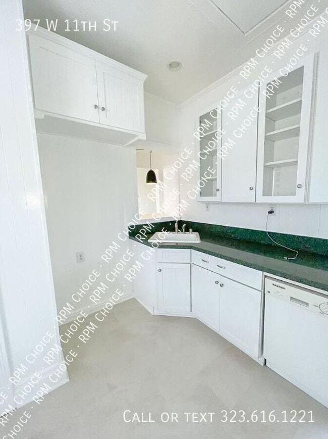 Building Photo - 397 W 11th St