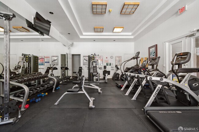 Building Photo - 220 Caldecott Ln