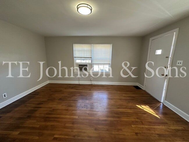 Building Photo - Charming 1-Bedroom Duplex in Winston-Salem