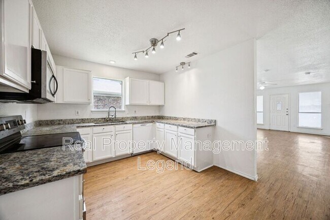 Building Photo - 8109 Dripping Springs Dr
