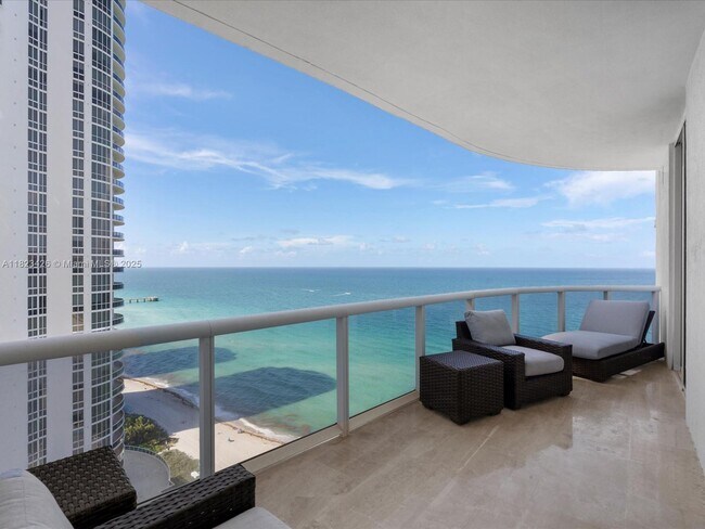 Building Photo - 15901 Collins Ave