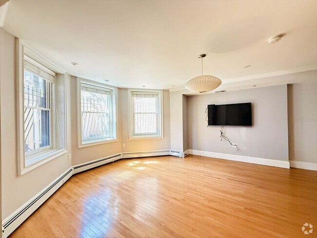 Building Photo - 367 Beacon St