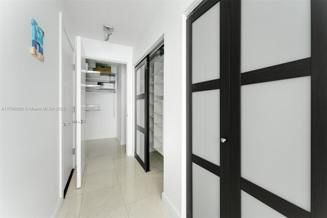 Building Photo - 900 Biscayne Blvd