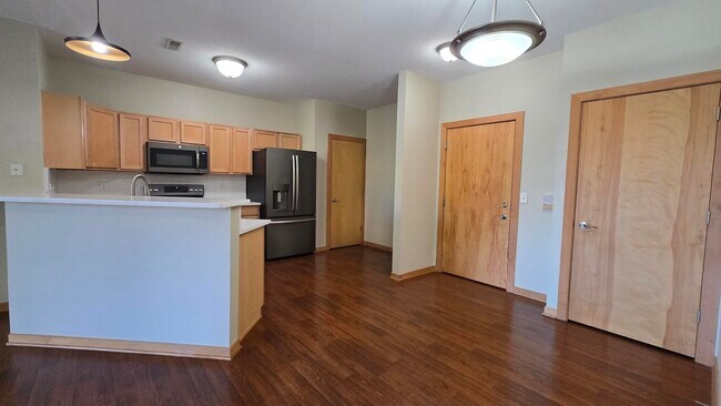 Building Photo - 10900 W Bluemound Rd