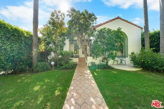 Building Photo - 441 Flores St