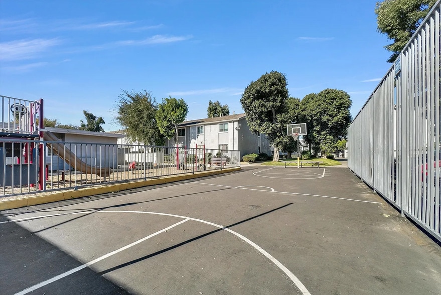 Building Photo - 1250 S Brookhurst St