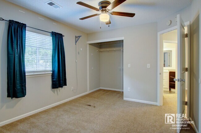 Building Photo - 121 Sioux Ct