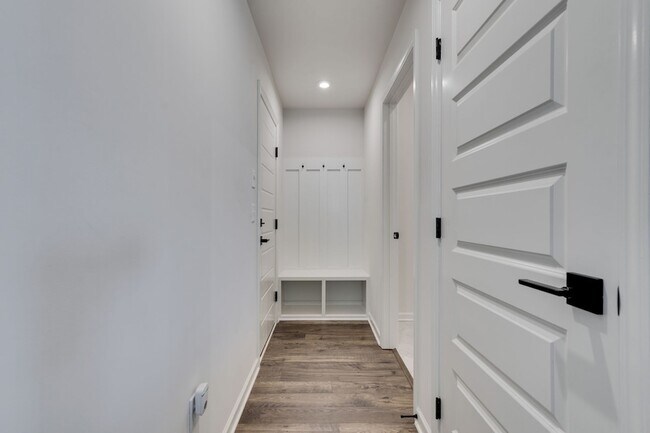 Building Photo - 945 Pleasant Ridge Run