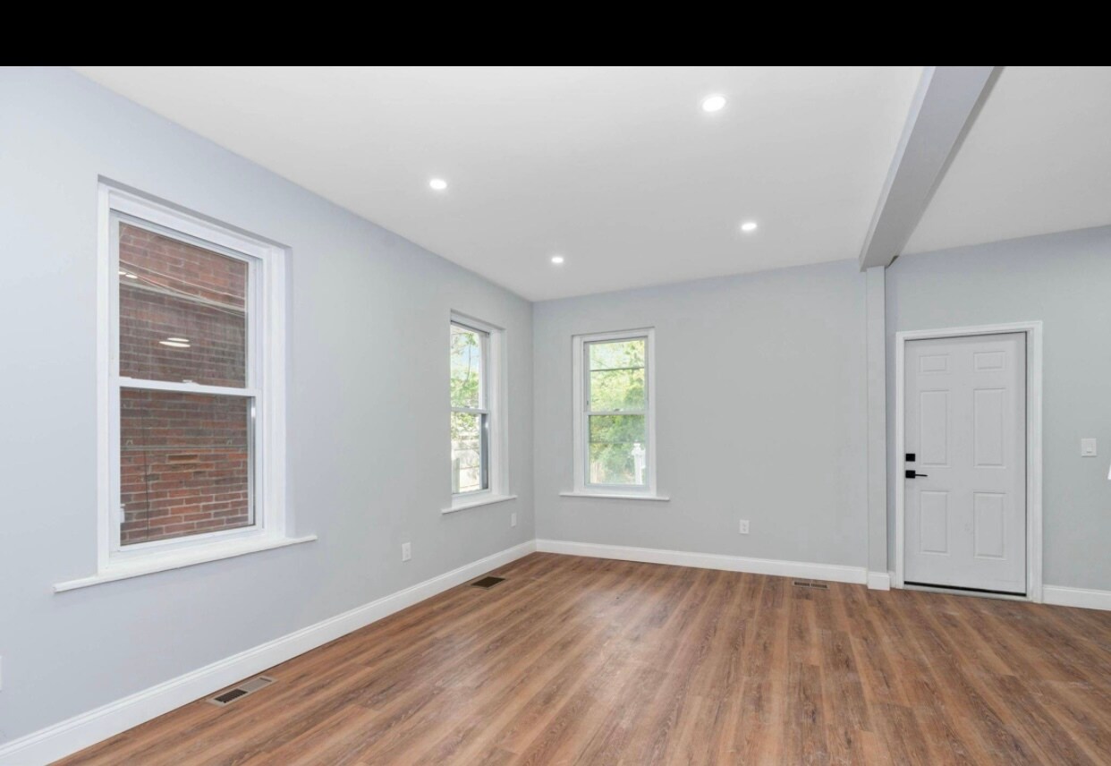 Building Photo - 2305 N Monroe St