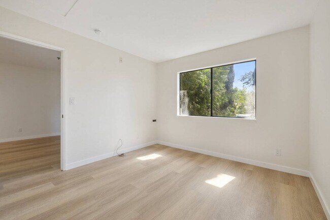 Building Photo - 1850 Williams St