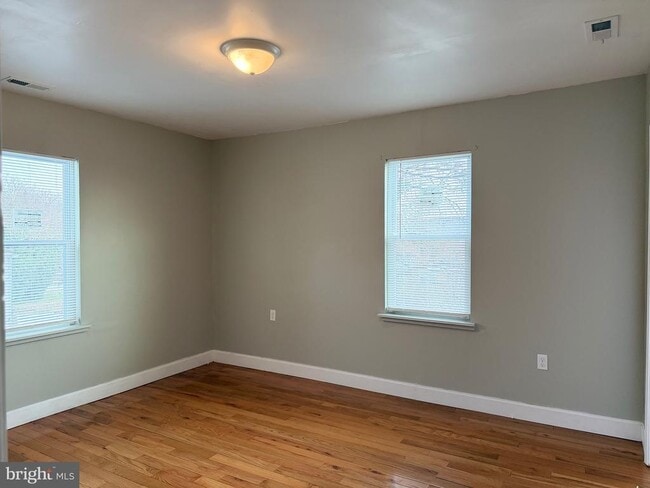 Building Photo - 5906 Benton Heights Ave