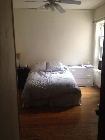 Building Photo - 434 W Roslyn Pl