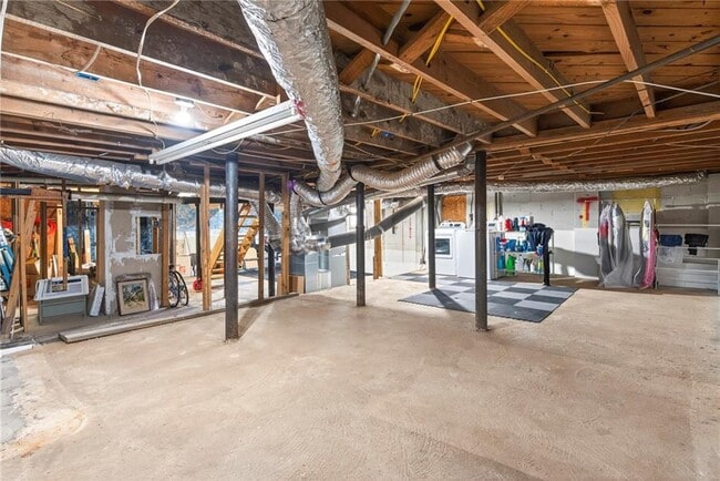 Building Photo - 3006 Hollywood Dr