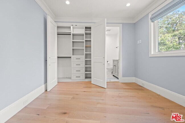 Building Photo - 1153 S Clark Dr