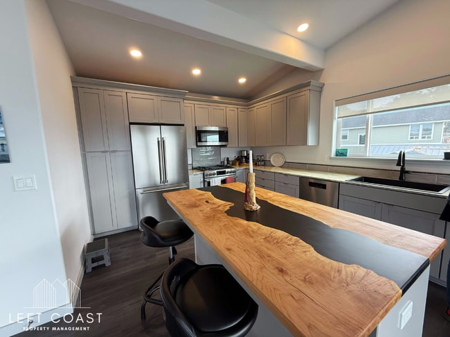 Building Photo - 480 Alsea Ave