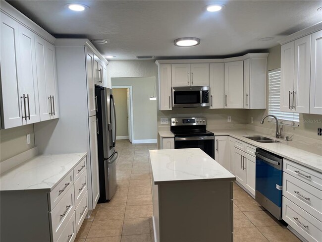Building Photo - 26720 Hickory Loop