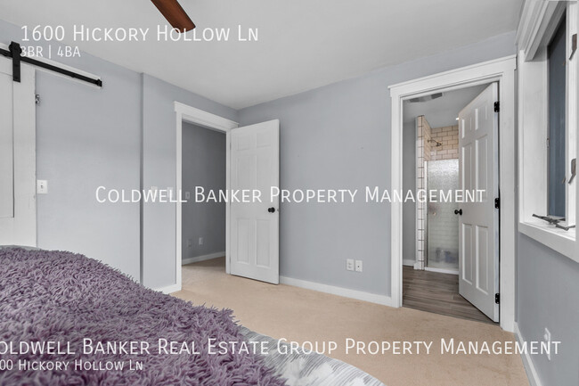 Building Photo - 1600 Hickory Hollow, Menasha