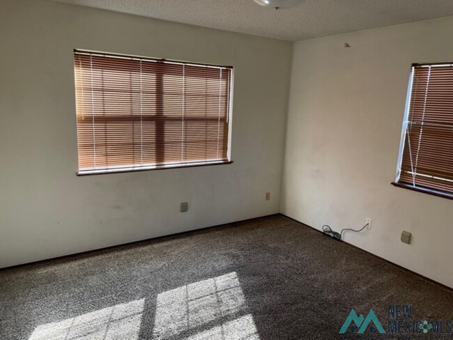 Building Photo - 2102 W Briscoe Ave