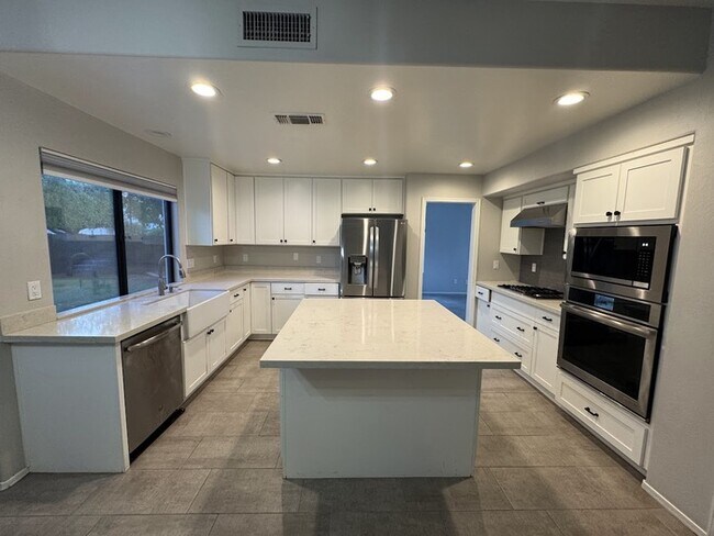 Building Photo - Marshall Ranch - Solar - Pool W/service included