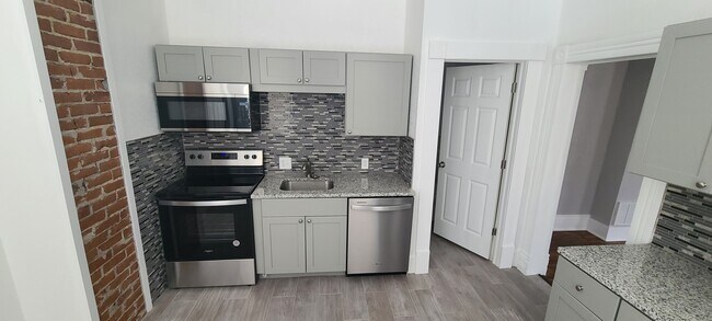 Building Photo - 2321 Ashland Ave