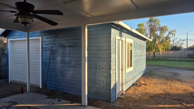 Building Photo - 310 W 10th St