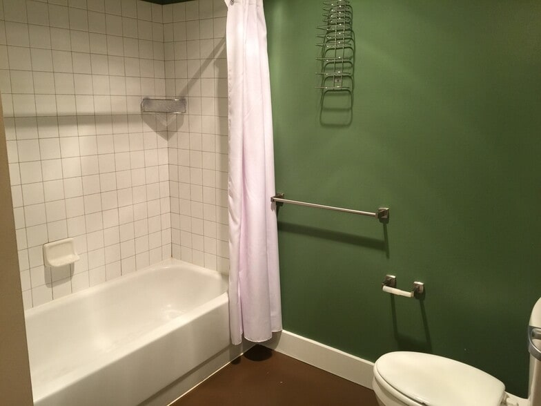 Bathroom - 411 NW Flanders St