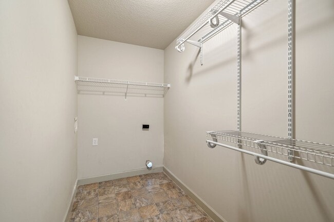 Building Photo - 3 Bedroom, 2 Bath - Ranch in Wynbrook, Boi...