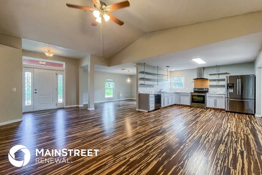 Building Photo - 2712 Lucaya Ave