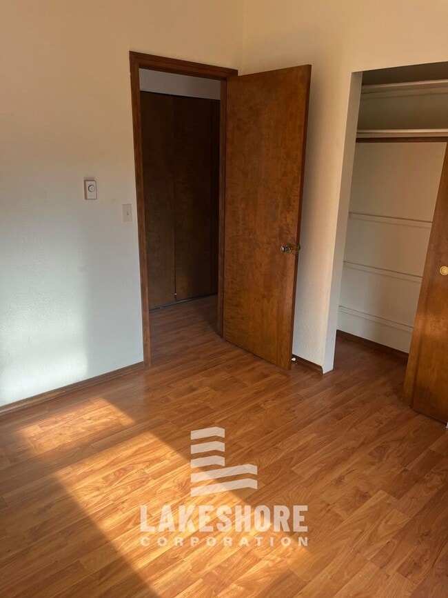 Building Photo - Spacious 4 Bed 3 Bath Lynnwood Home w/ Ful...