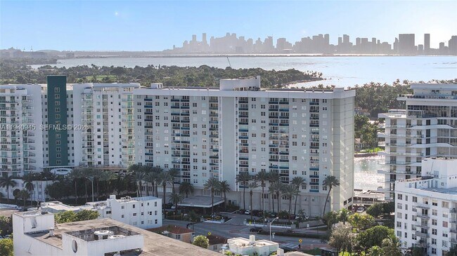 Building Photo - 6770 Indian Creek Dr